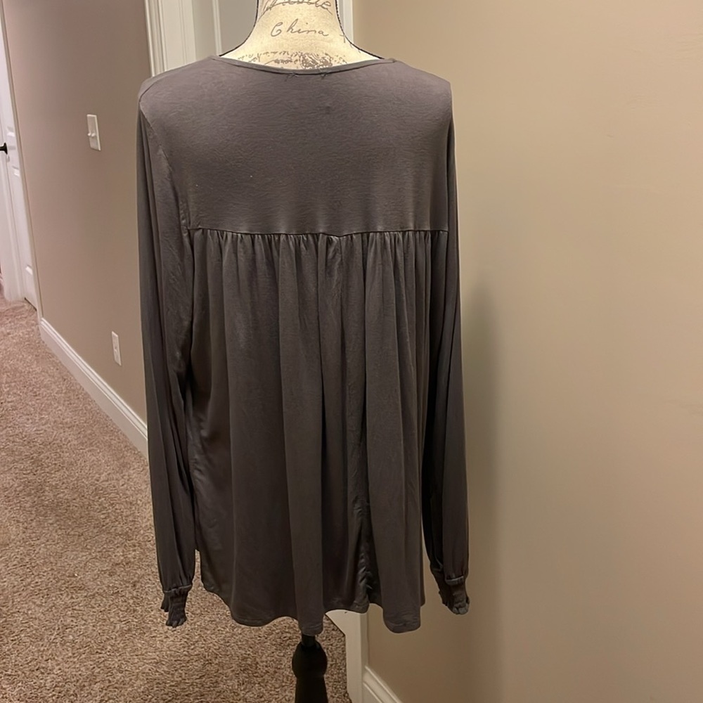 H by Bordeaux women’s V-neck top in XL​​​ - Picture 3 of 5